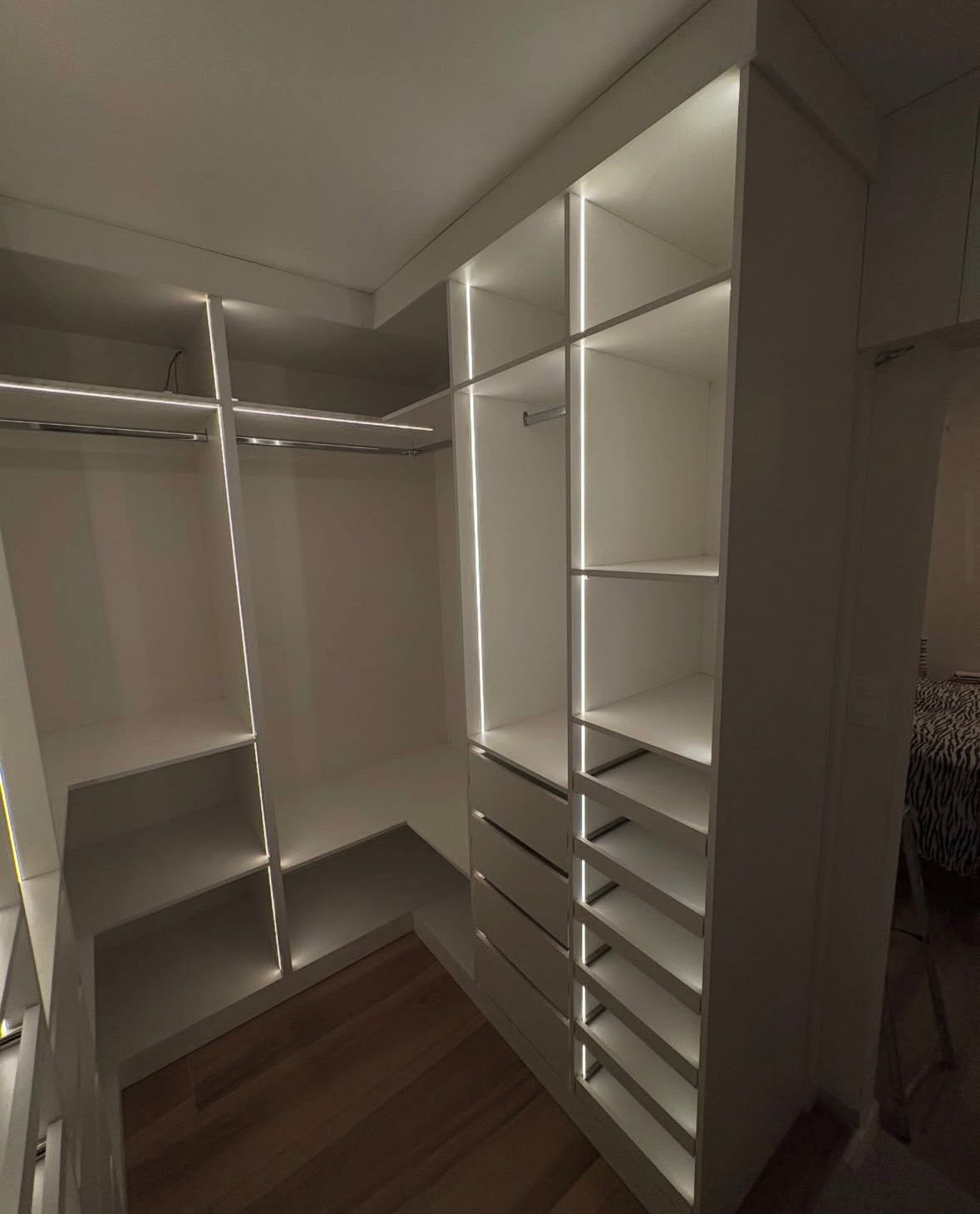Closet Planejado 1 - LED e Organização Impecável
